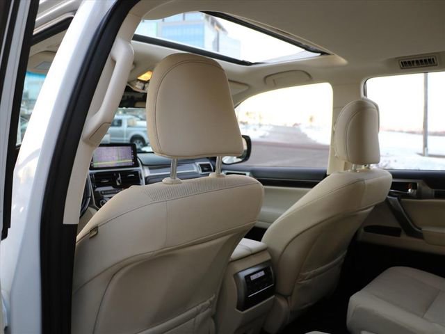 Used 2023 Lexus GX 460 Premium w/ Accessory Package image 15