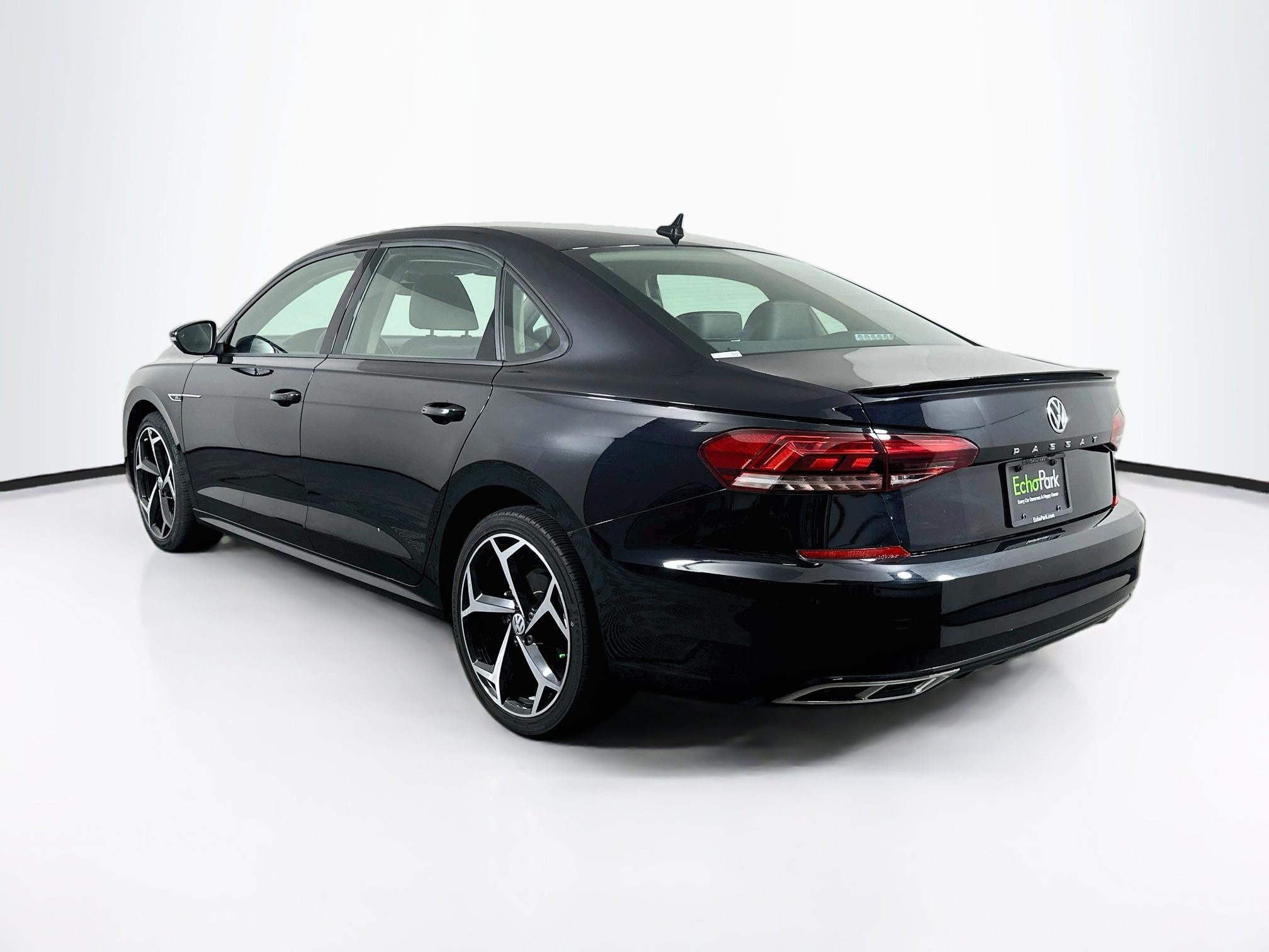 Used 2020 Volkswagen Passat 2.0T R-Line FWD image 5