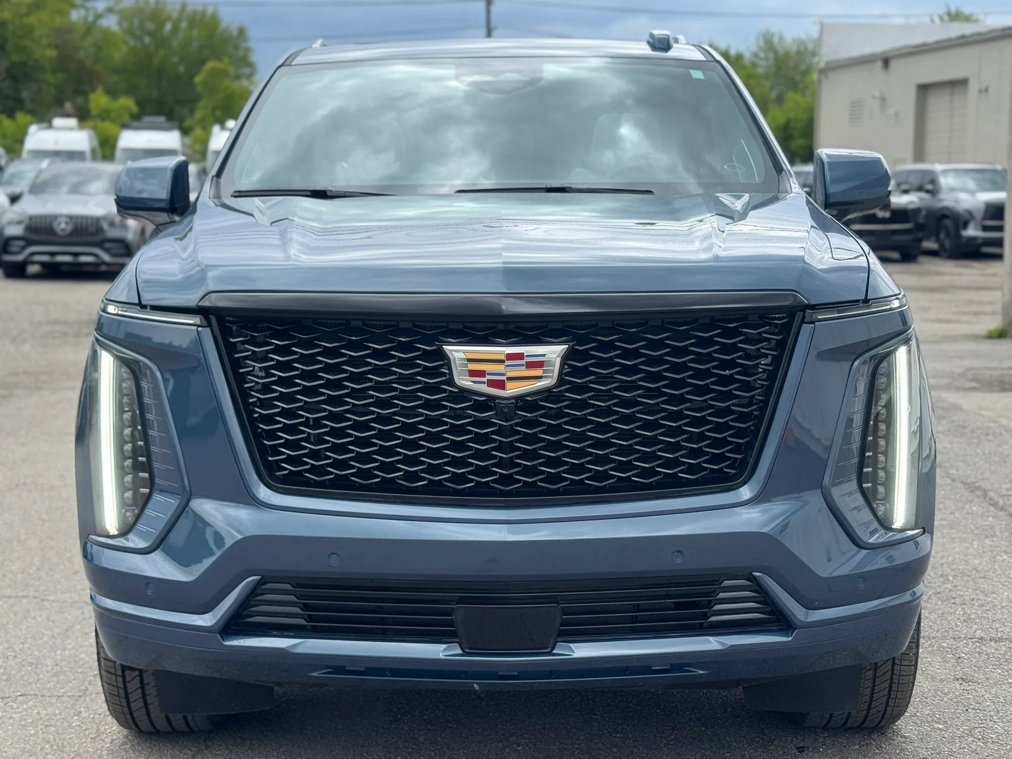 Used 2025 Cadillac Escalade Sport Platinum w/ LPO, Floor Liner Package AWD/4WD image 2