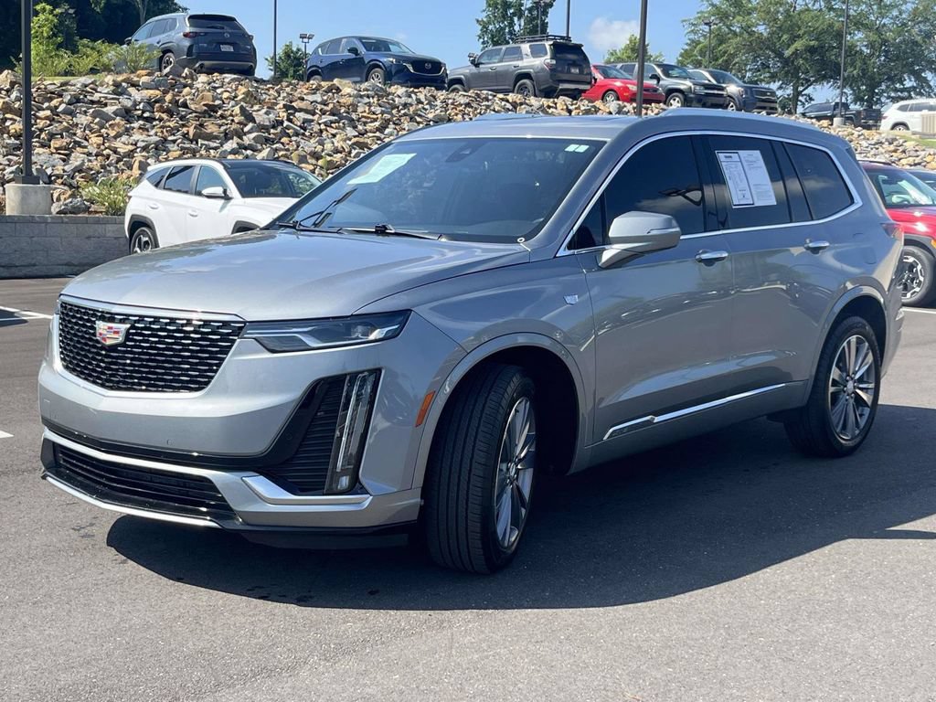 Used 2025 Cadillac XT6 Premium Luxury FWD image 7