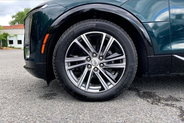 Used 2024 Cadillac Lyriq Luxury AWD/4WD image 8