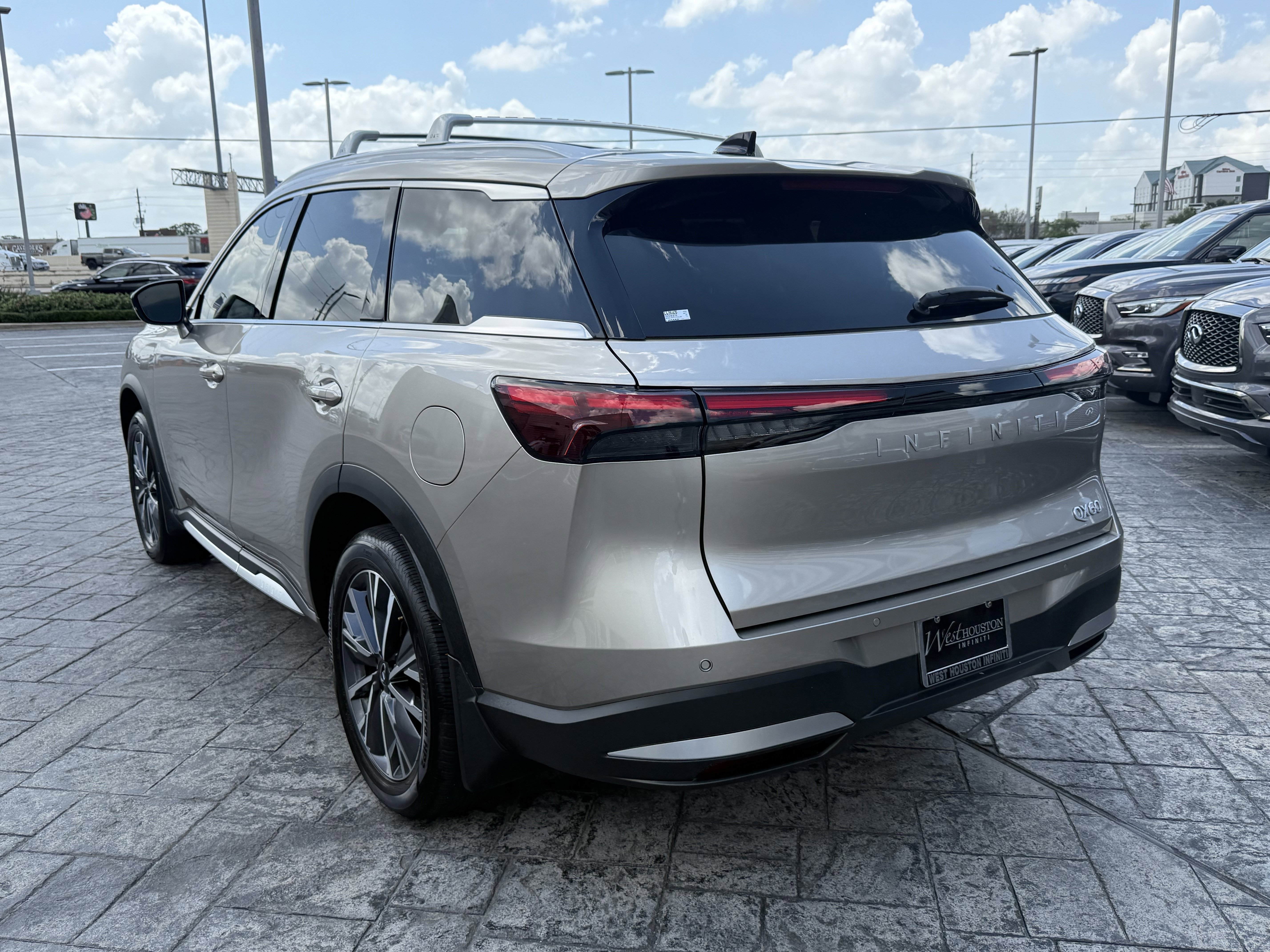Certified 2026 INFINITI QX60 Luxe w/ Cargo Package FWD image 5