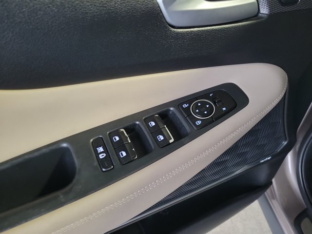 Used 2019 Hyundai Santa Fe w/ Ultimate Package FWD image 19
