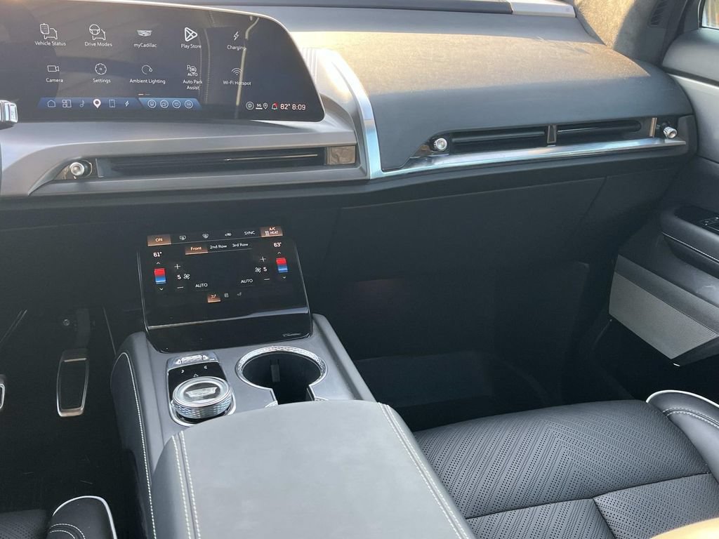 Certified 2026 Cadillac Vistiq Platinum w/ LPO, Floor Liner Package AWD/4WD image 14