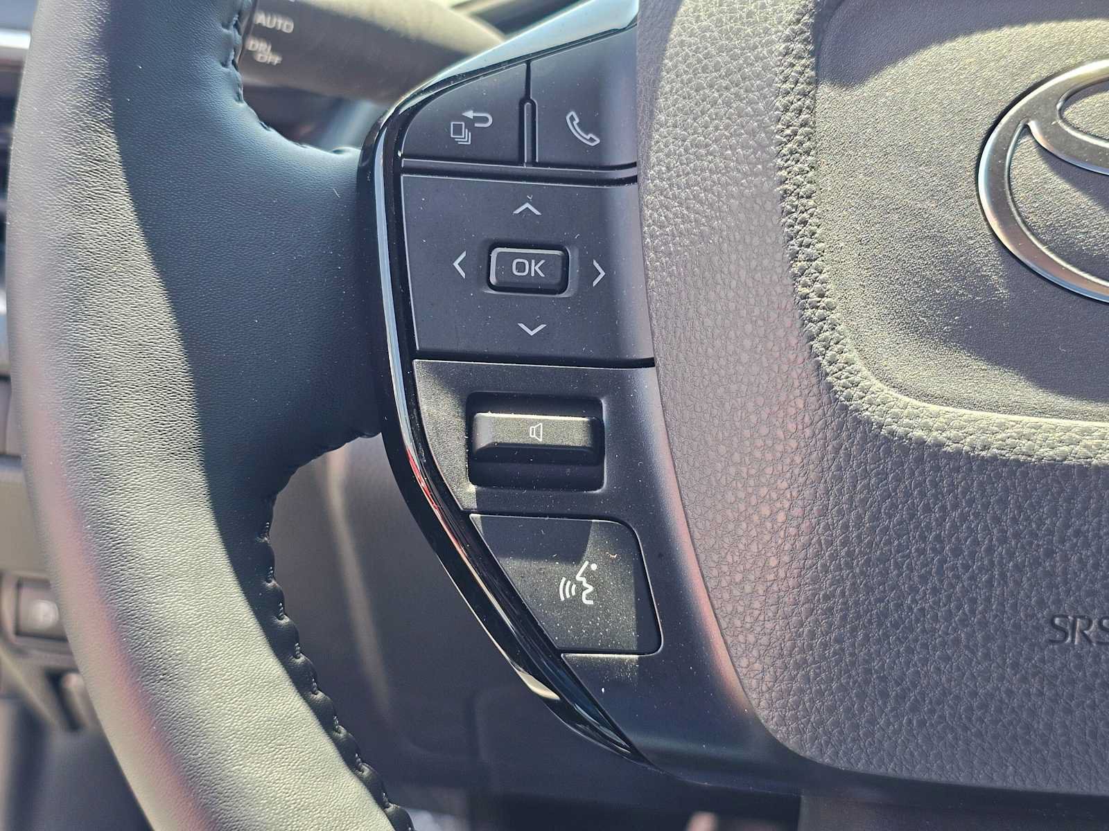 Certified 2026 Toyota Prius XLE FWD image 28