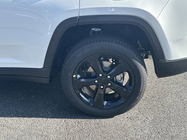 New 2025 Jeep Grand Cherokee Limited w/ Black Appearance Package image 18