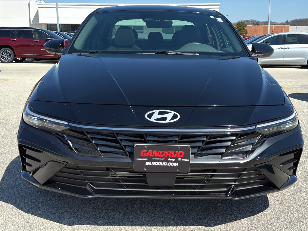 Used 2024 Hyundai Elantra SEL w/ Convenience Package FWD image 3