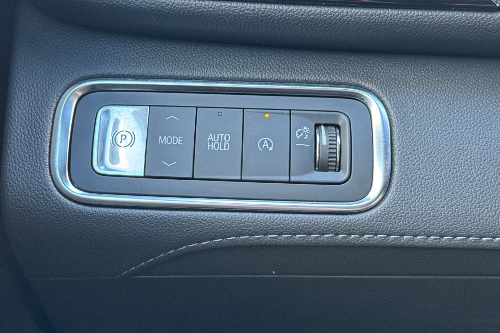 Used 2025 Buick Enclave Preferred image 39