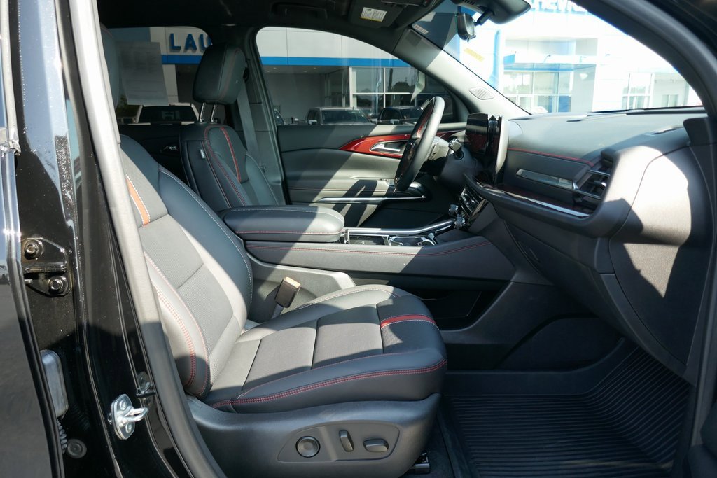 Certified 2025 Chevrolet Traverse RS image 14