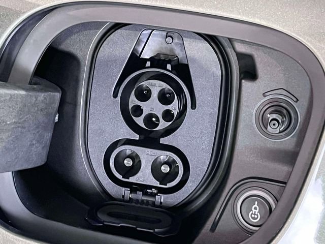 New 2026 Porsche Macan 4 Electric image 16