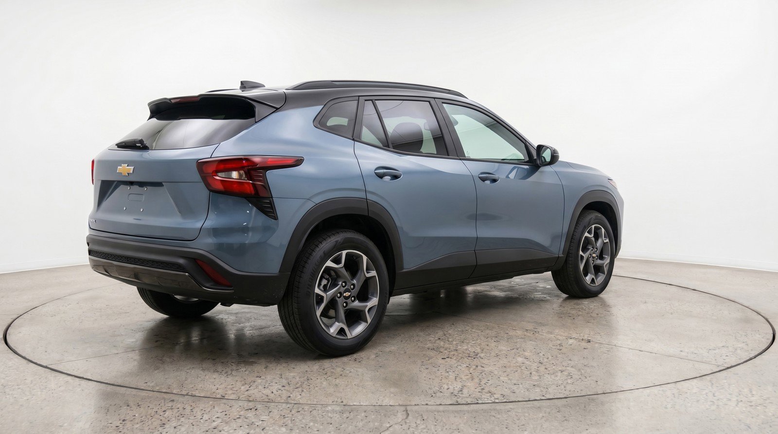 Used 2025 Chevrolet Trax LT FWD image 9