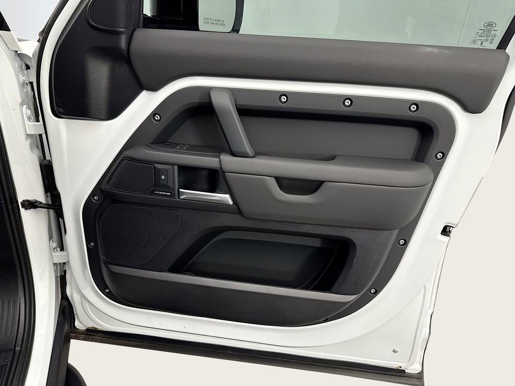 Used 2025 Land Rover Defender 110 S image 24