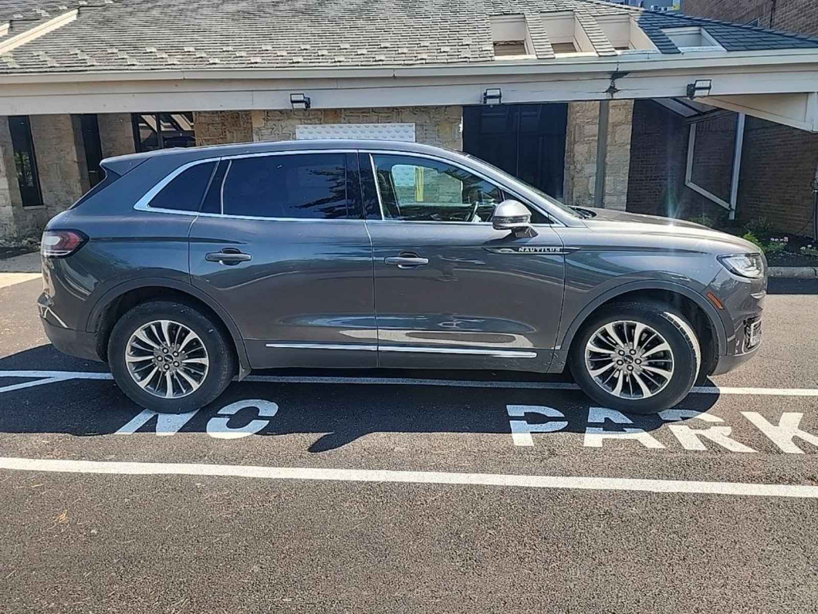 Used 2019 Lincoln Nautilus Select AWD/4WD image 5