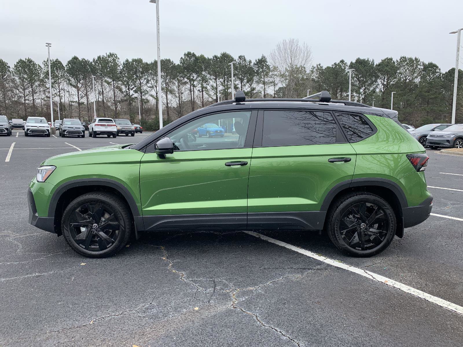 Used 2025 Volkswagen Taos SE w/ Taos Adventure Package (SXB) image 2
