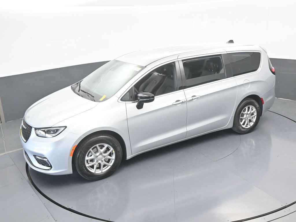 New 2026 Chrysler Pacifica Select image 45