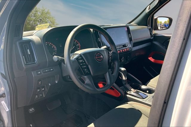 Used 2025 Nissan Frontier PRO-4X AWD/4WD image 17