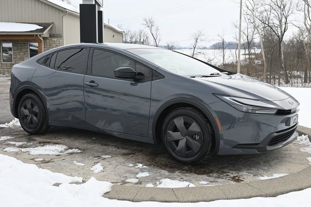 Used 2023 Toyota Prius LE image 3