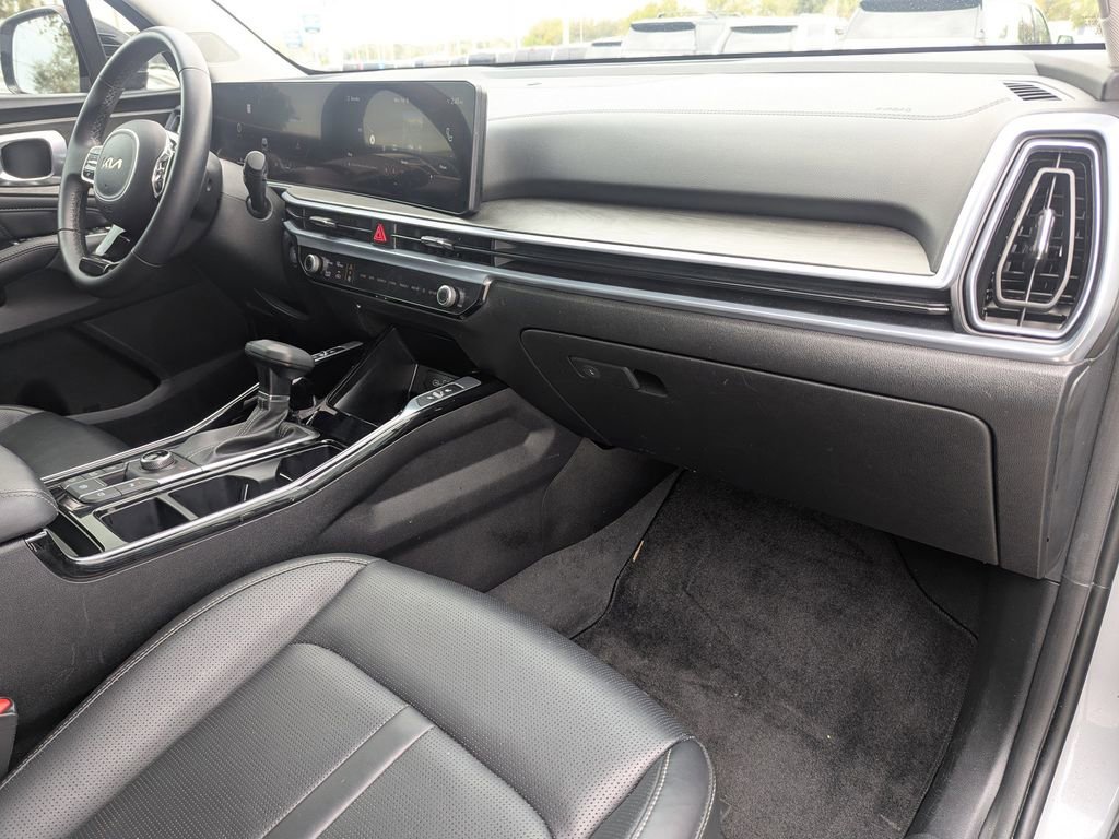 Used 2024 Kia Sorento SX image 10