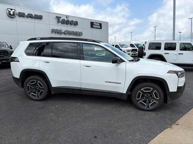 New 2026 Jeep Cherokee Laredo AWD/4WD image 2