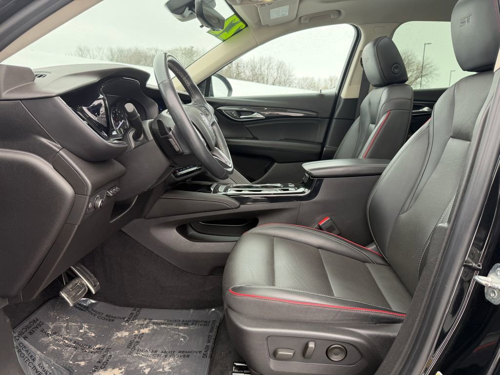 Used 2022 Buick Envision Essence w/ Technology Package II image 18