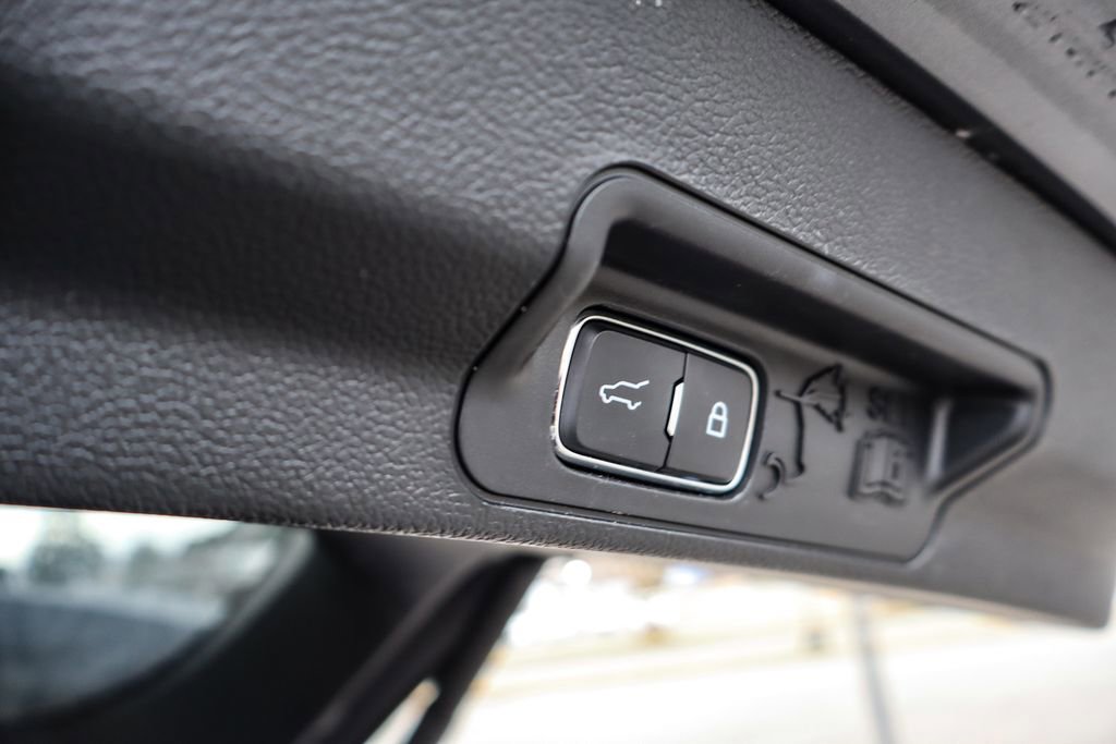 Used 2023 Ford Explorer Limited image 39