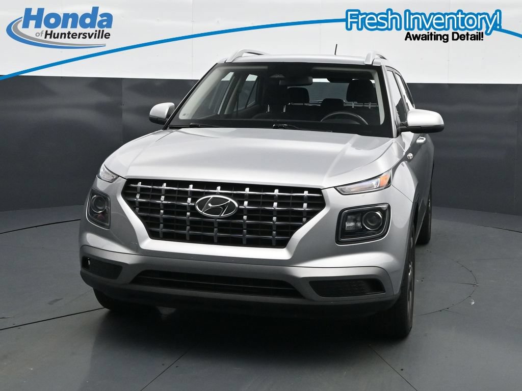 Used 2025 Hyundai Venue SEL FWD image 4