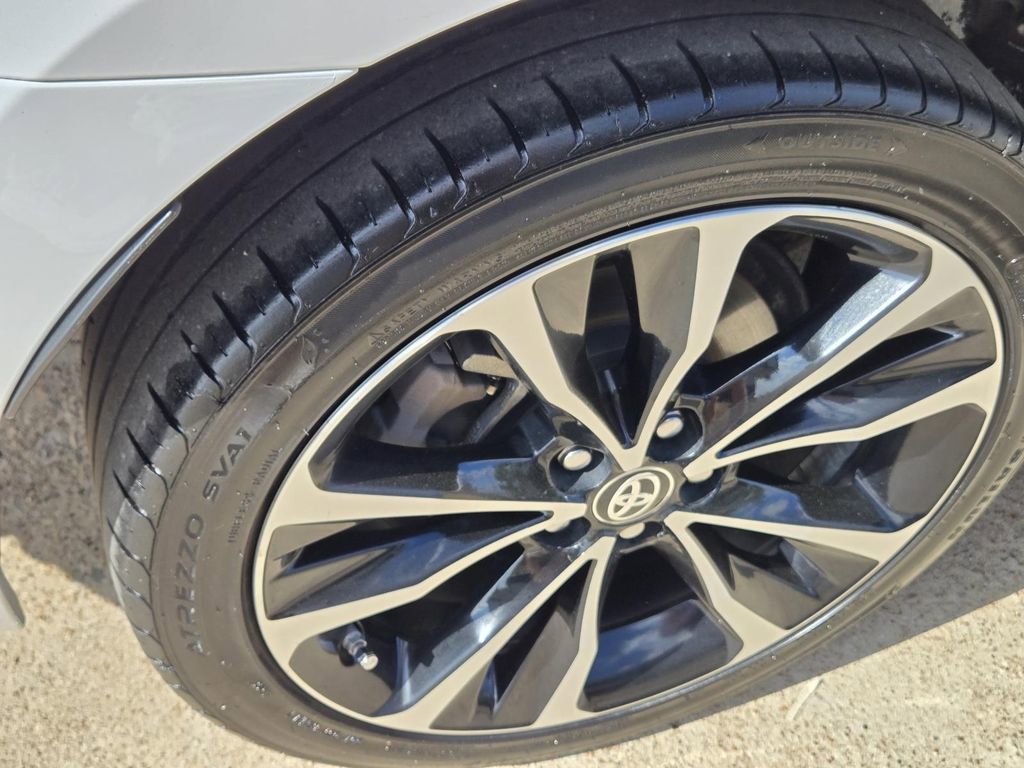 Used 2018 Toyota Corolla SE FWD image 8
