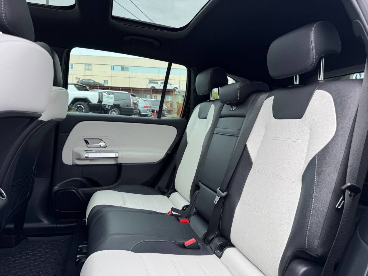 Used 2021 Mercedes-Benz GLB 35 AMG 4MATIC image 28