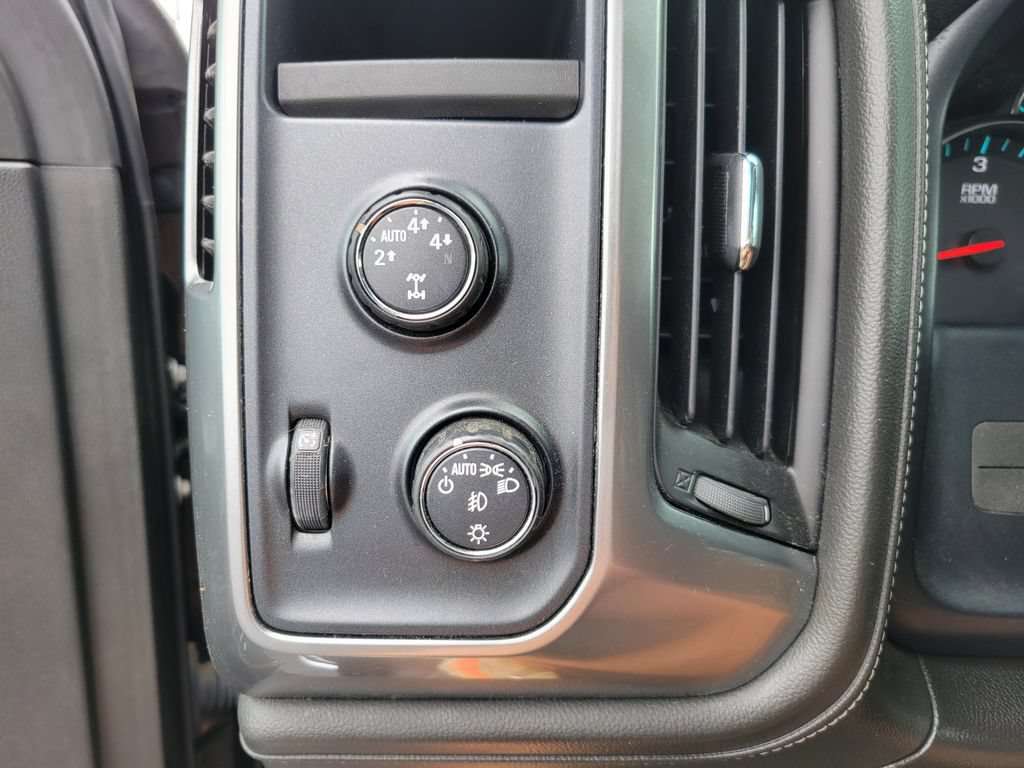 Used 2015 Chevrolet Silverado 1500 LTZ AWD/4WD image 26