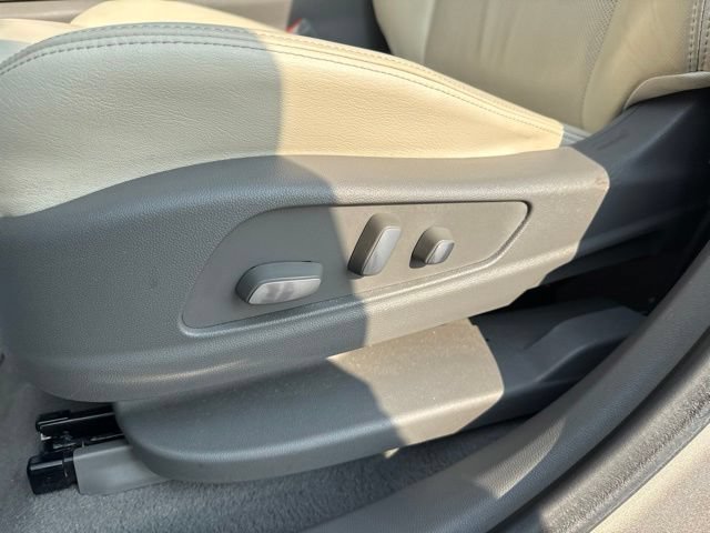 Used 2022 Cadillac XT6 Premium Luxury AWD/4WD image 16