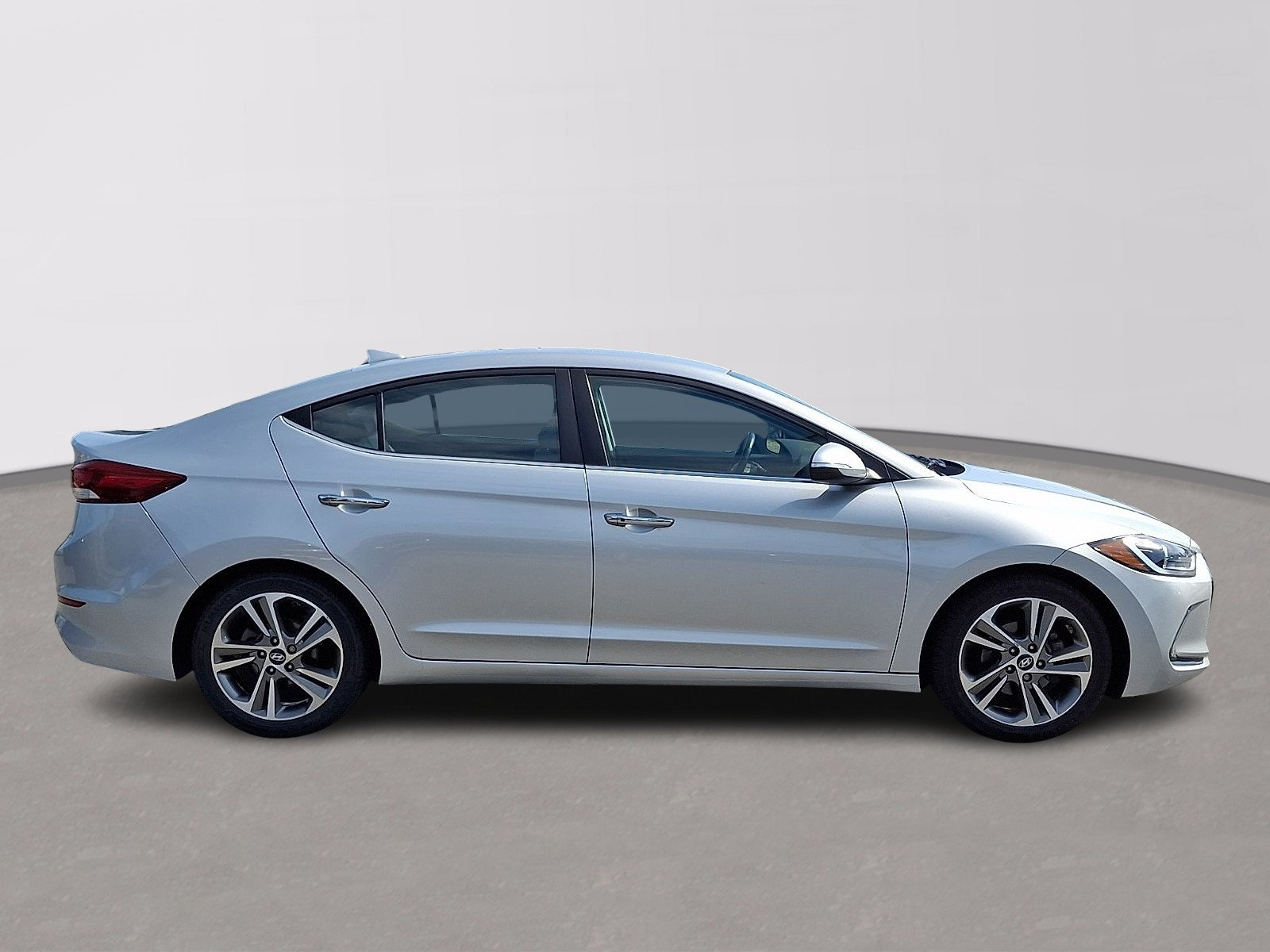 Used 2017 Hyundai Elantra Limited FWD image 4