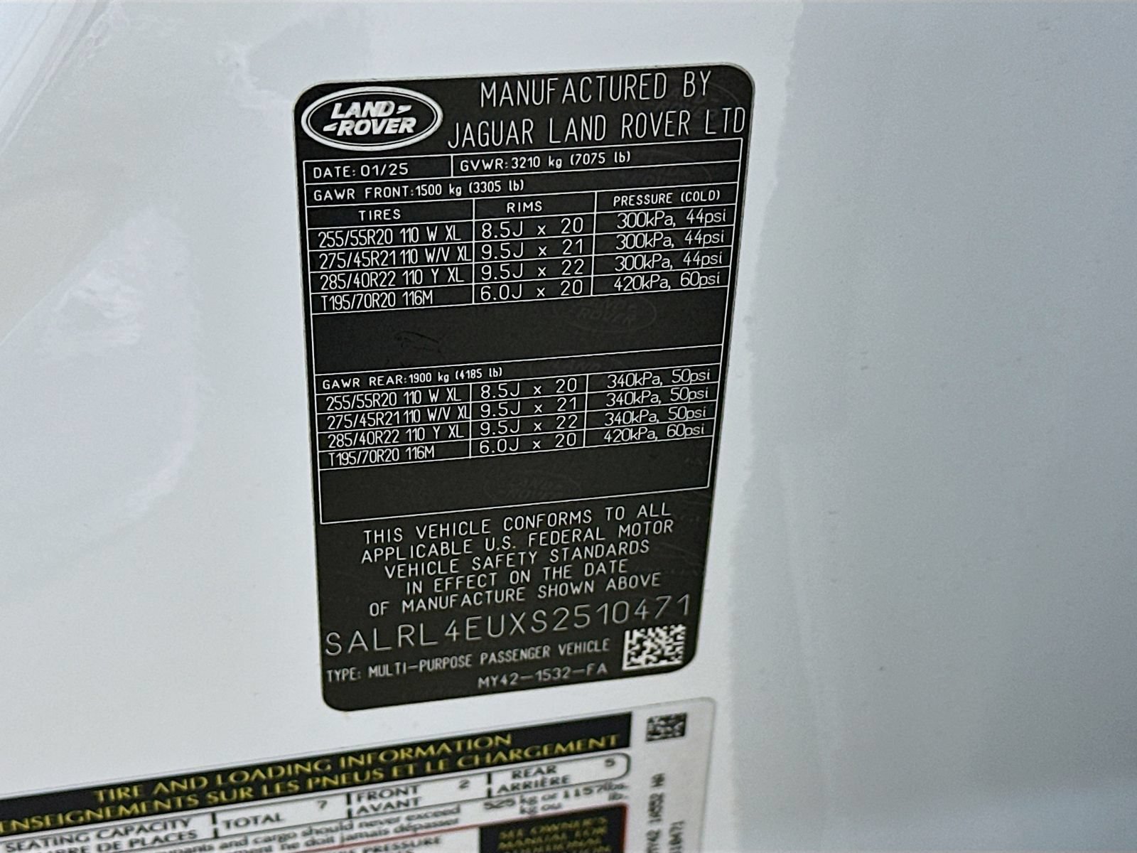 Used 2025 Land Rover Discovery Dynamic SE AWD/4WD image 50