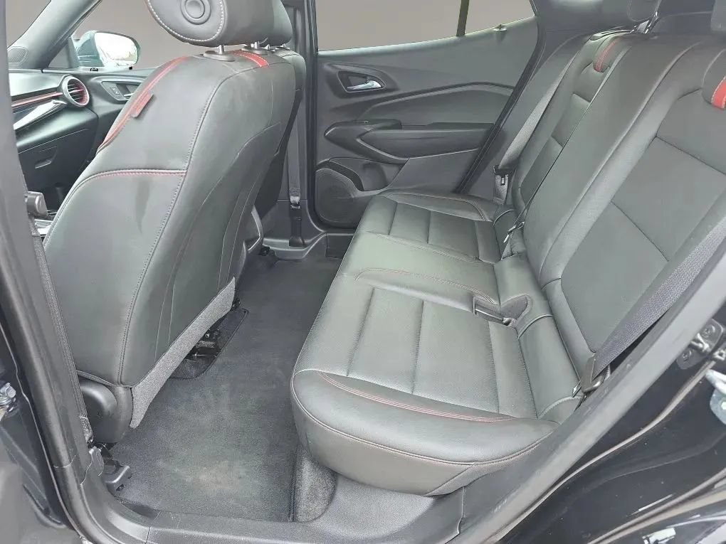 Used 2024 Chevrolet Trax RS FWD image 10