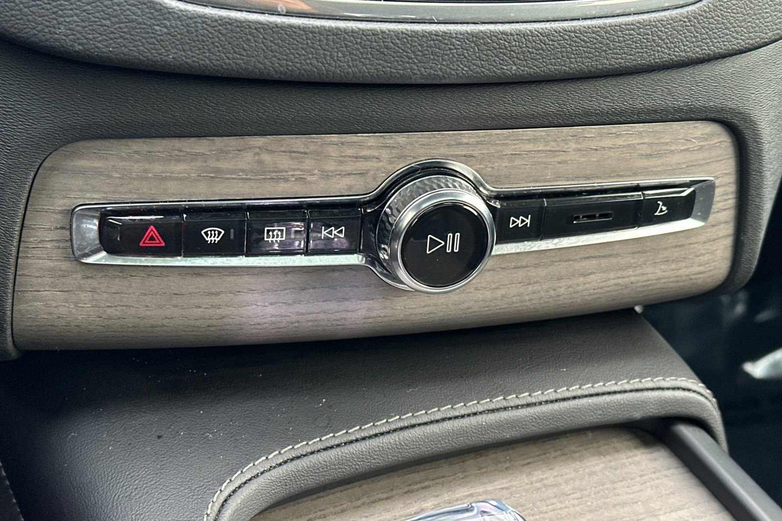 Certified 2023 Volvo XC90 T8 Ultimate image 25