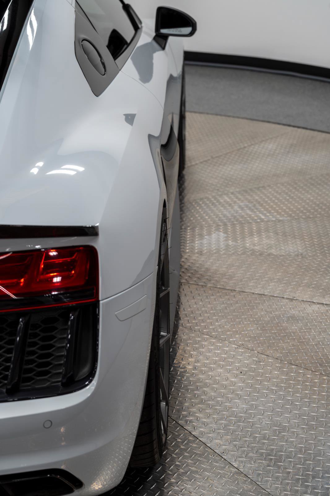 Used 2017 Audi R8 V10 plus w/ Full Leather Package image 52