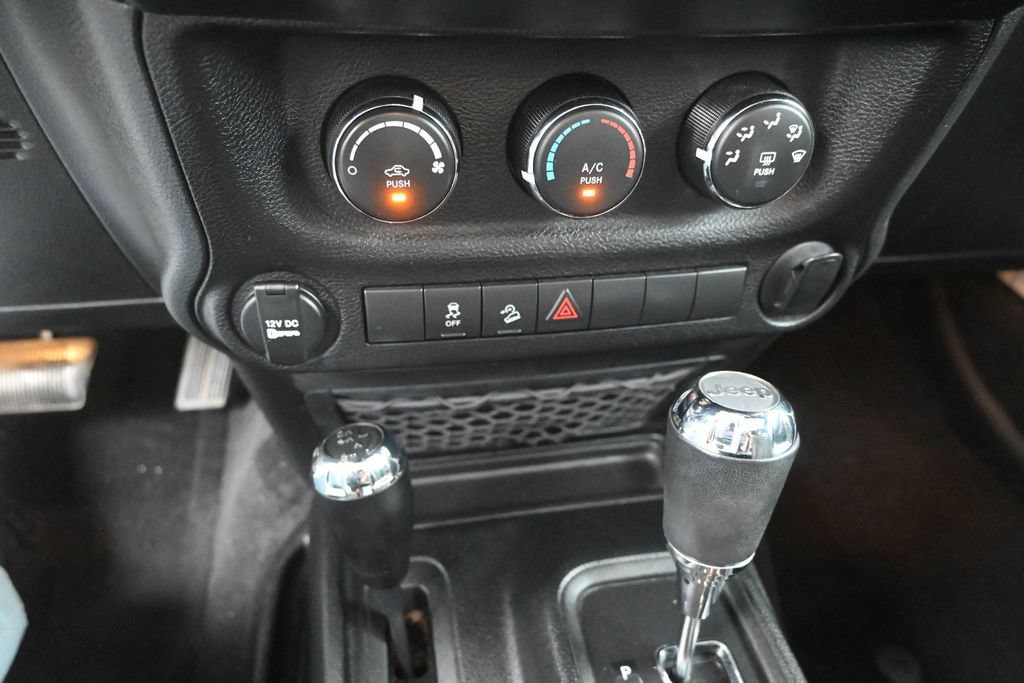 Used 2017 Jeep Wrangler Sport w/ Connectivity Group AWD/4WD image 9