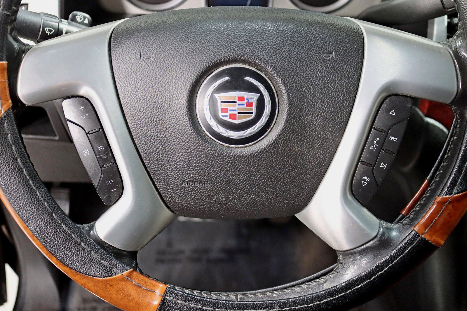 Used 2011 Cadillac Escalade EXT AWD/4WD image 15