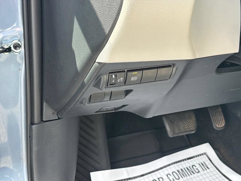Used 2024 Toyota Corolla Cross L FWD image 8