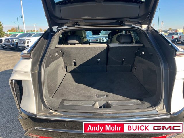 Used 2024 Cadillac Lyriq Tech AWD/4WD image 10