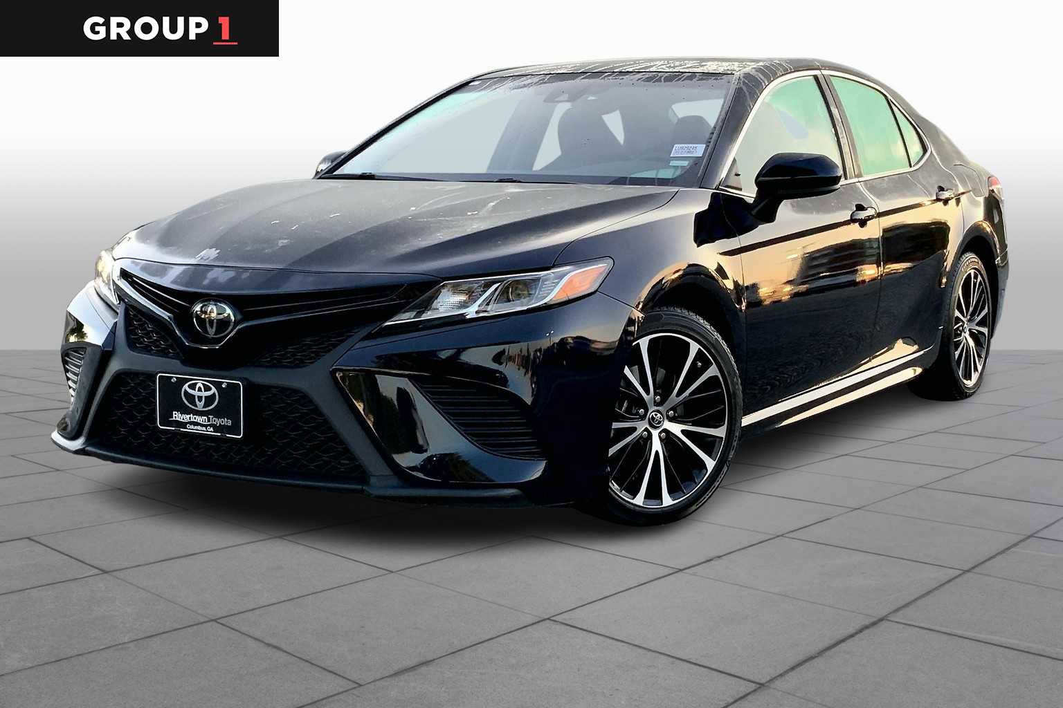 Used 2020 Toyota Camry SE image 1
