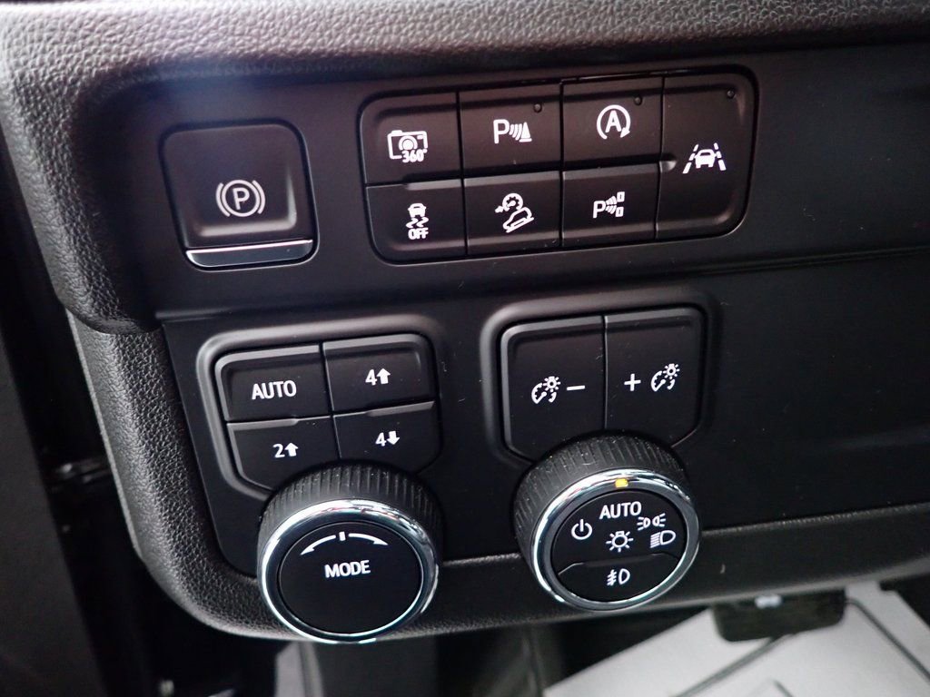 Used 2025 Chevrolet Tahoe Z71 image 3