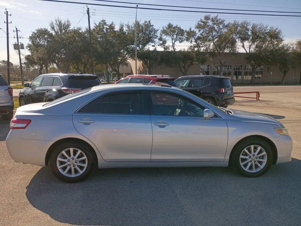 Used 2010 Toyota Camry XLE image 6