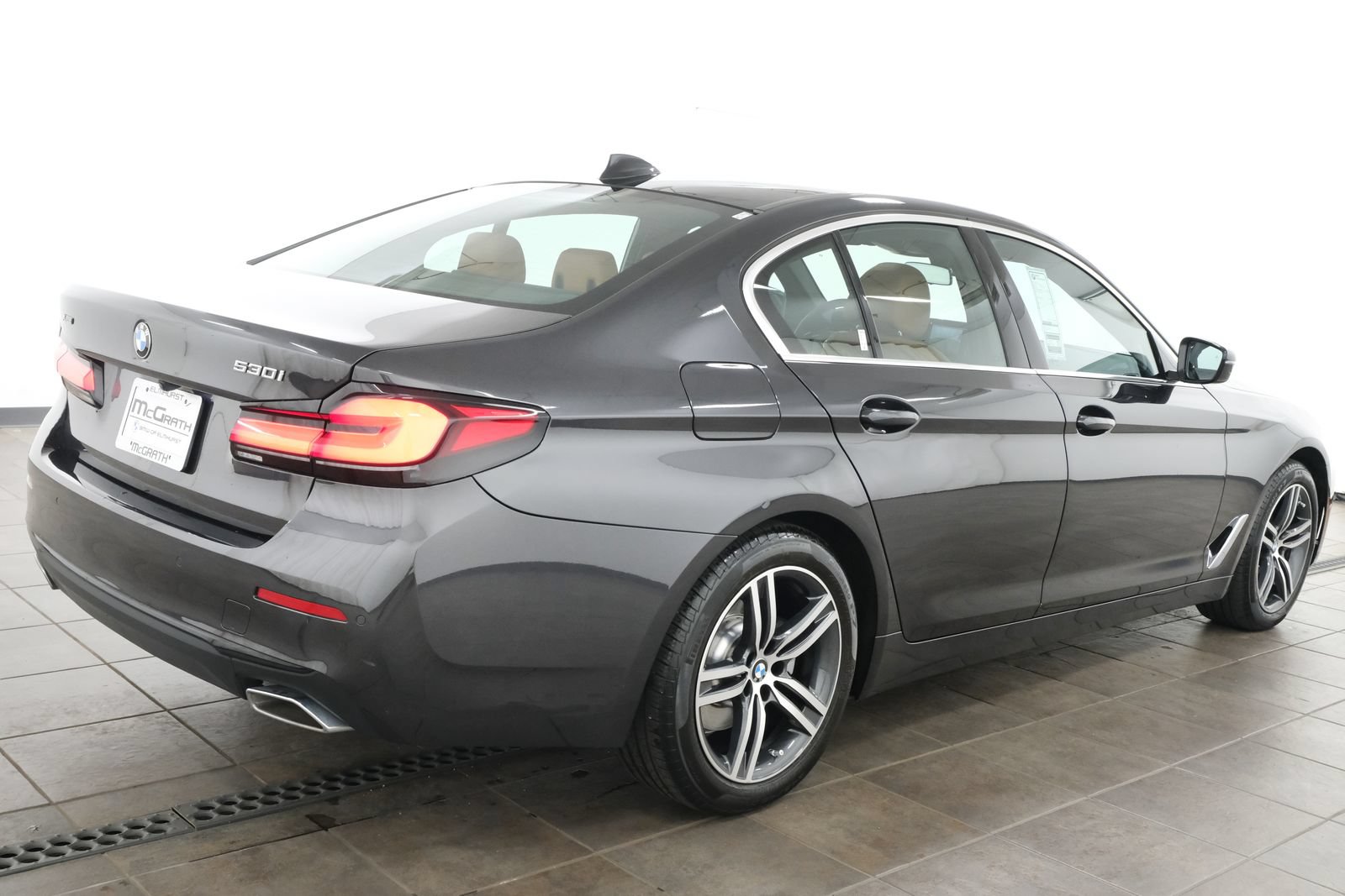 Used 2023 BMW 530i xDrive w/ Premium Package AWD/4WD image 5