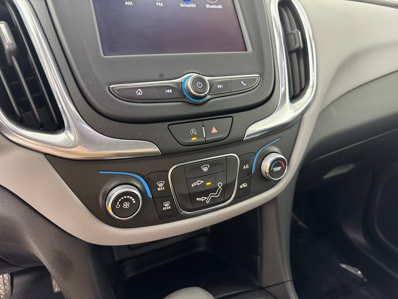 Used 2022 Chevrolet Equinox LS image 18