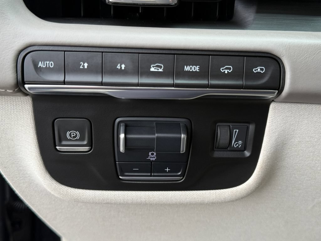 Used 2022 Cadillac Escalade ESV Sport Platinum AWD/4WD image 22