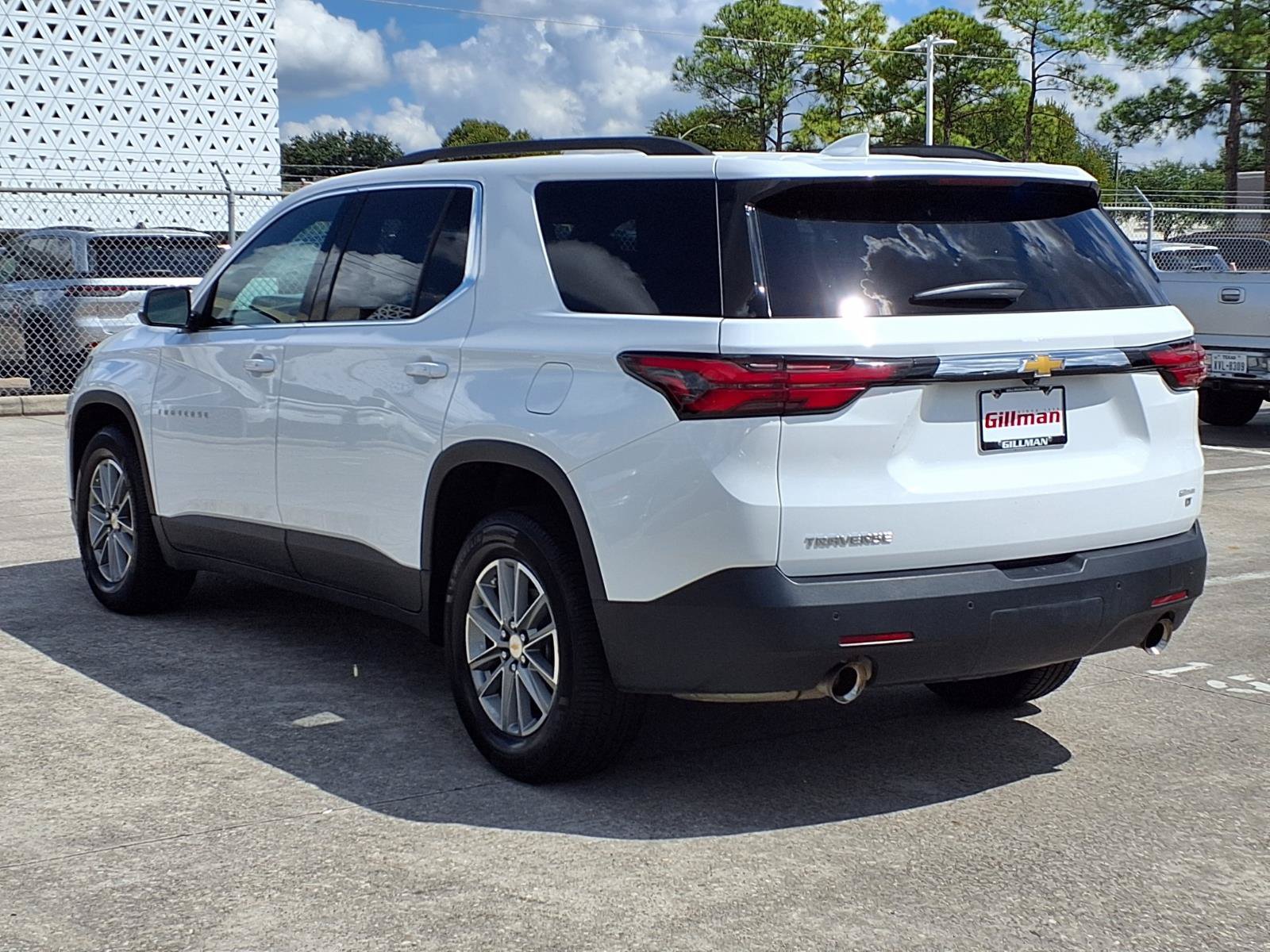 Used 2023 Chevrolet Traverse LT FWD image 3