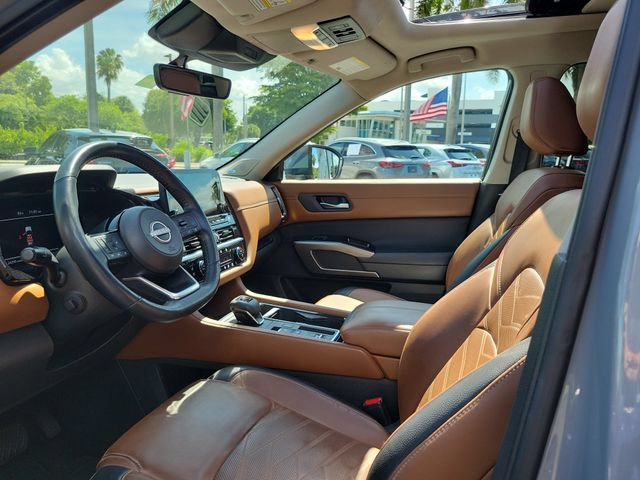 Used 2024 Nissan Pathfinder Platinum FWD image 14
