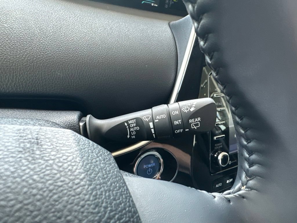 Certified 2022 Toyota Prius XLE FWD image 27