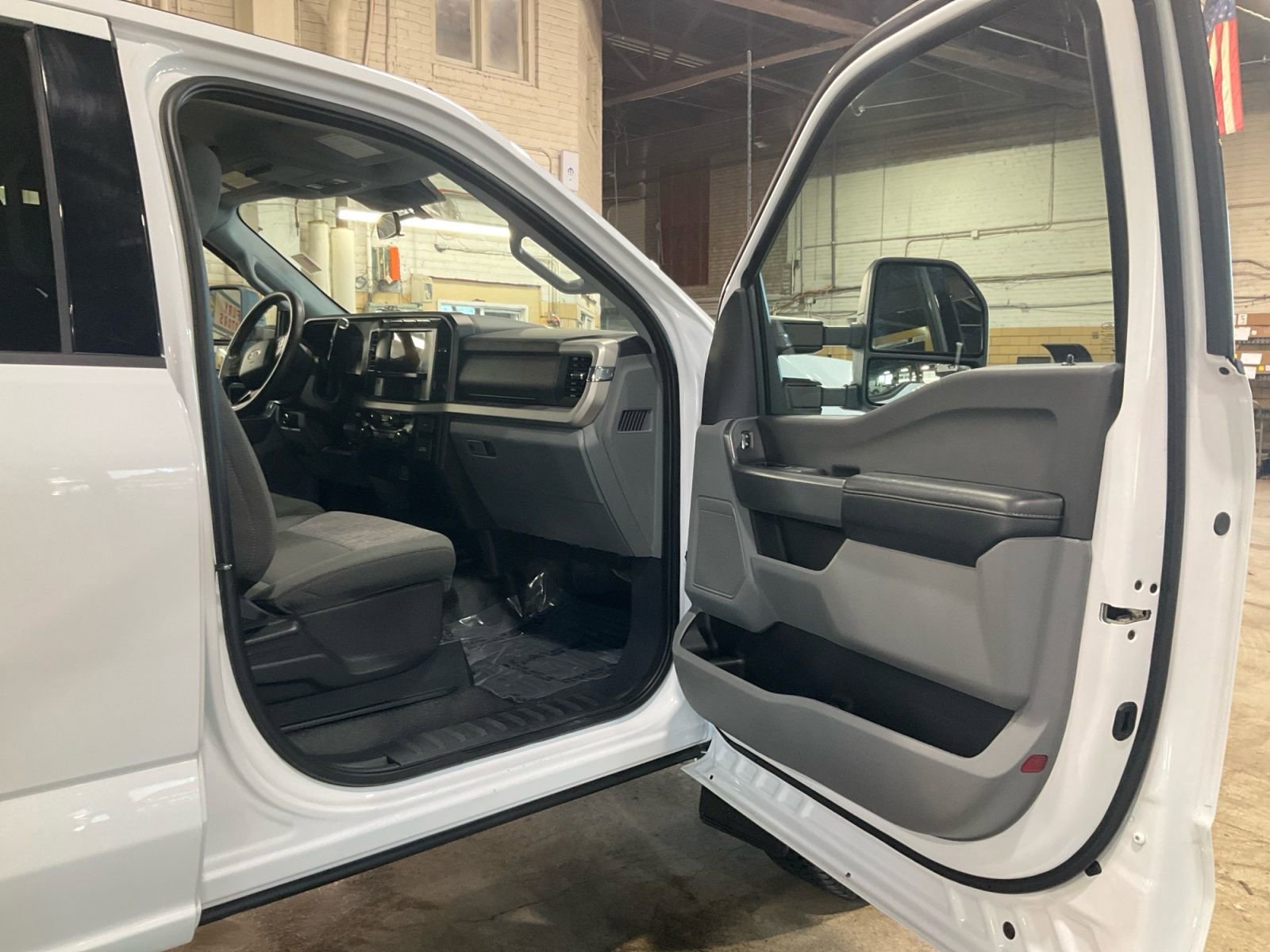 Used 2024 Ford F350 XLT w/ FX4 Off-Road Package image 23