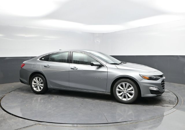 Used 2025 Chevrolet Malibu LT FWD image 3